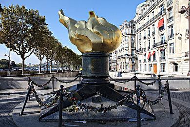 奇幻生存制作游戏——《无火之光》将把整个世界放在你的手中